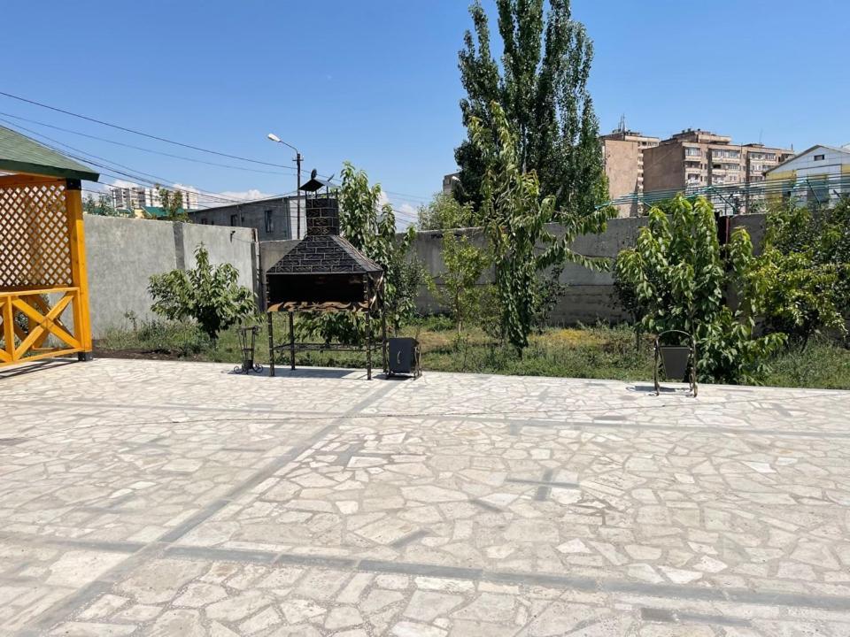 Golden Seconds Hotel Yerevan Exterior photo