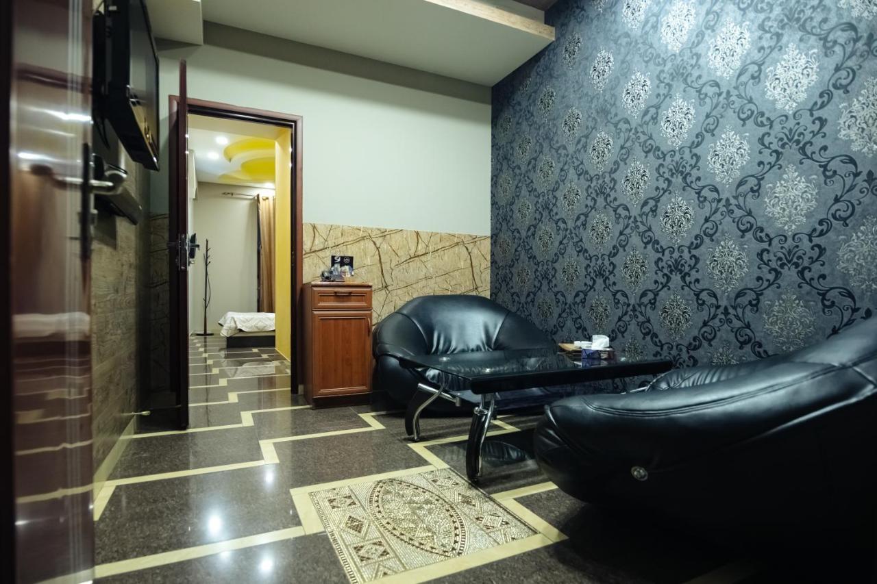 Golden Seconds Hotel Yerevan Exterior photo