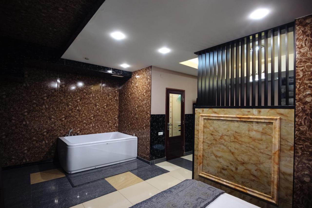 Golden Seconds Hotel Yerevan Exterior photo