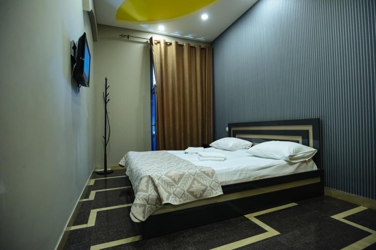 Golden Seconds Hotel Yerevan Exterior photo
