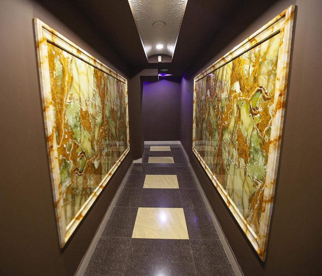 Golden Seconds Hotel Yerevan Exterior photo
